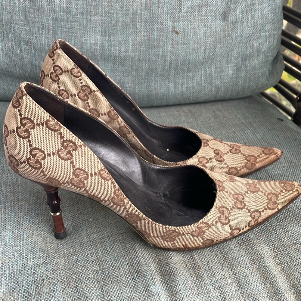 GUCCI MONOGRAM BAMBOO HEELED PUMPS - Picture 2 of 14